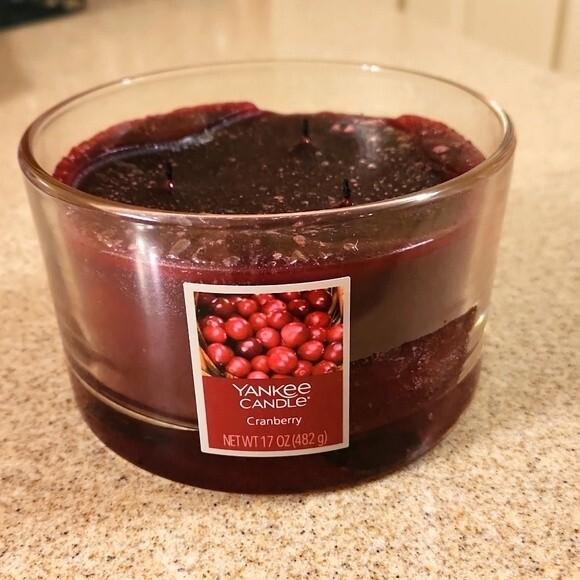 Yankee Candle 17oz Cranberry 3 Wick Round Candle - Picture 1 of 7